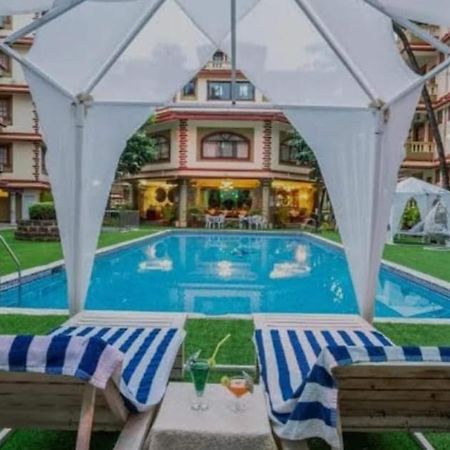 Stylish 2Bhk Poolside Retreat With Ac -Luxury Apartment Candolim Bagian luar foto